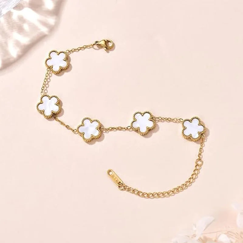 Lucky Clover Double-Sided Flower Bracelet – Elegance with a Touch of Fortune
